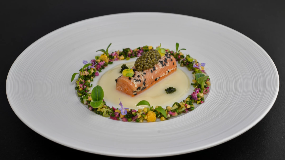 310-Omble chevalier, chou fleur fumé et caviar oscietre - Crédit photo Arthur Ledoux