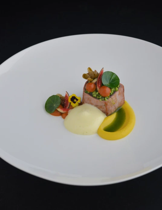 Thon rouge, figues de La Réméjeanne, courgettes ©Arthur Ledoux
