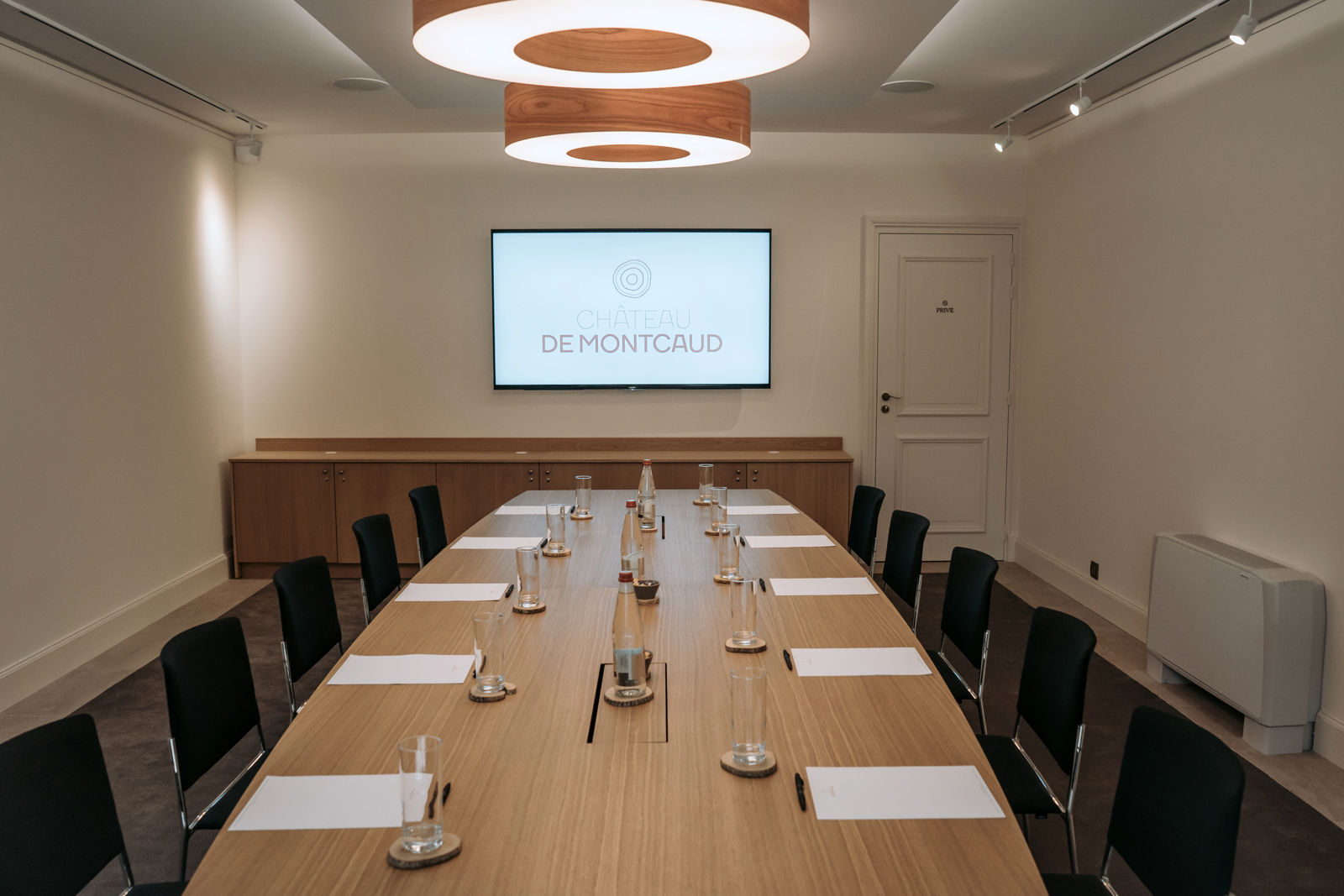The boardroom at Château de Montcaud is the ideal meeting space for exclusive groups