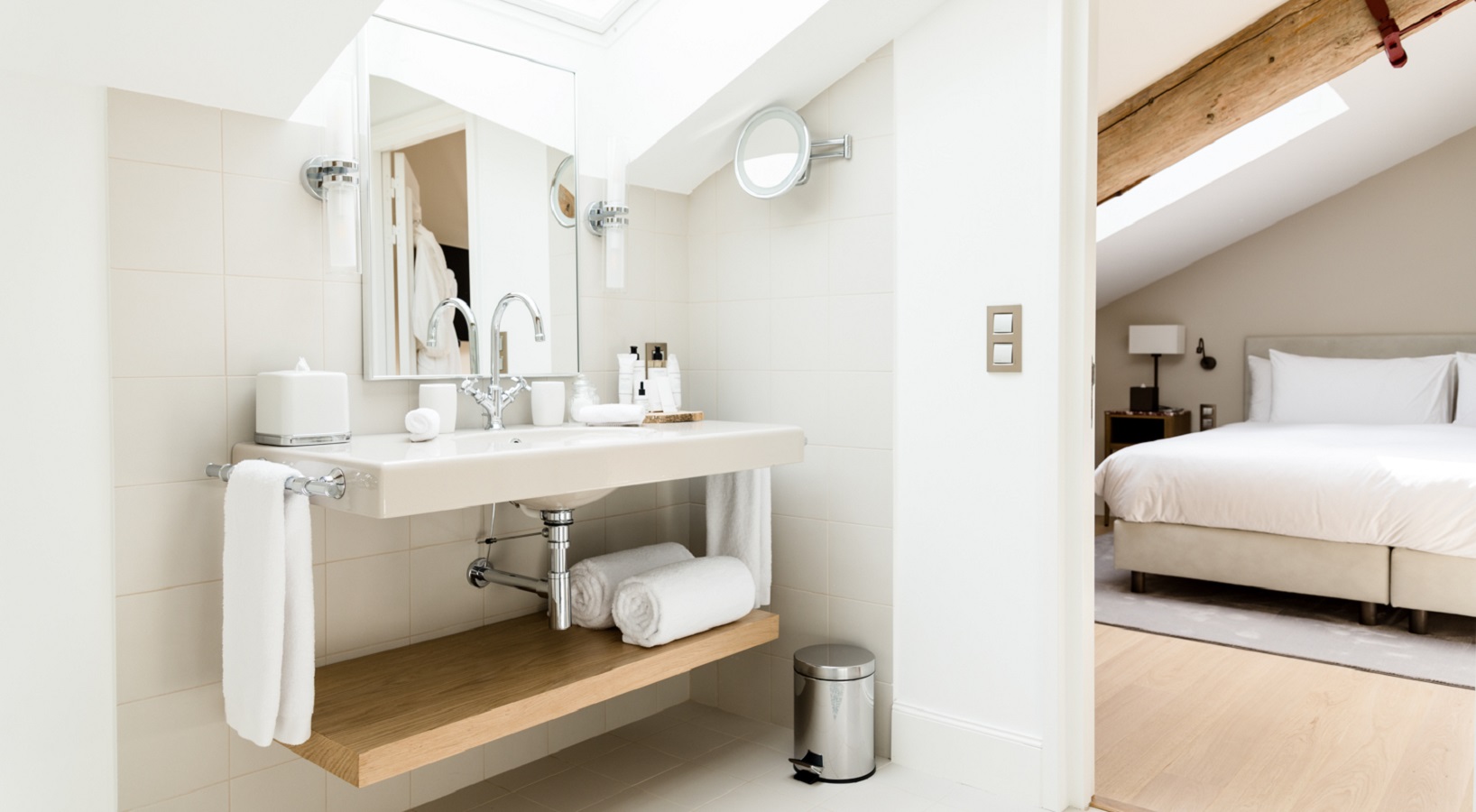 En-suite bathroom, Suite Duplex at Château de Montcaud, hotel in Provence